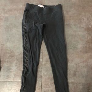 Black leggings with pleather